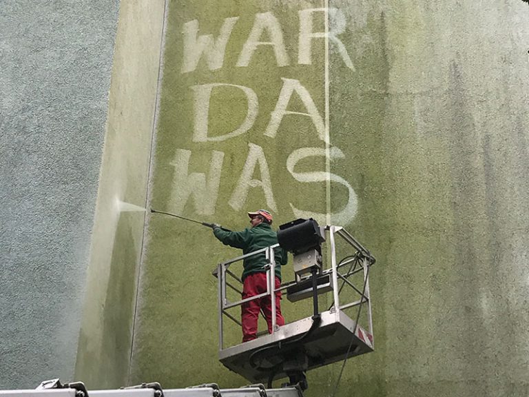 Fassadenreinigung (Arbeitseinsatz in Brandenburg) durch die Firma WARDAWAS