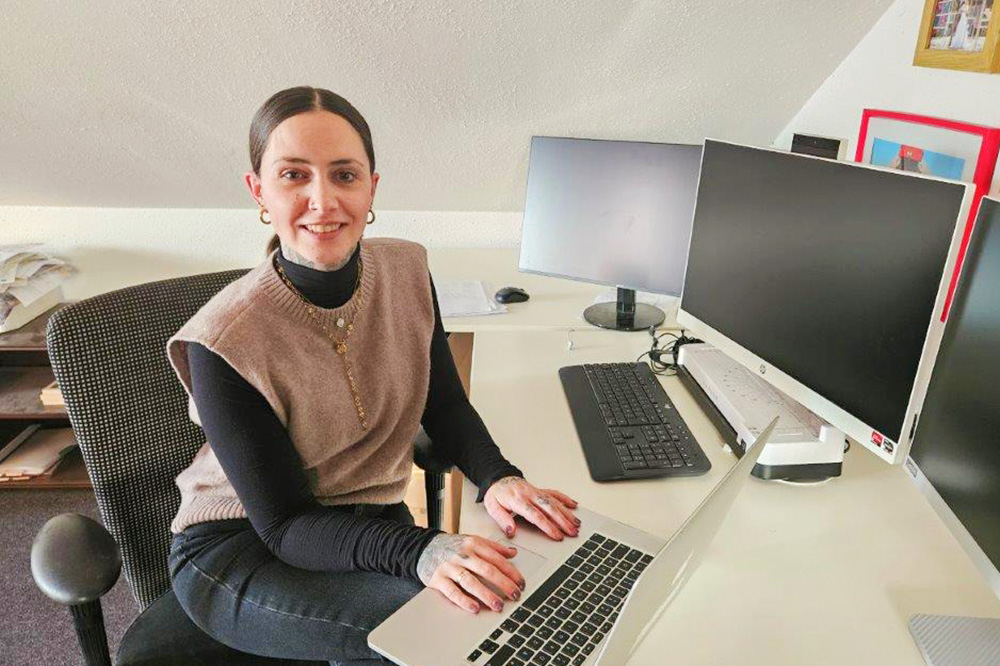 Office-Managerin und Ansprechpartnerin für Kunden, Jirina