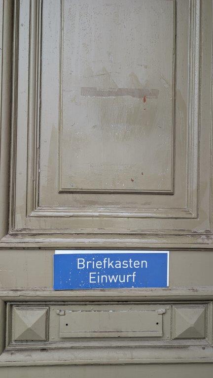 Eine saubere Tür, nachdem von WarDaWas eine Spezialreinigung durchgeführt wurde.